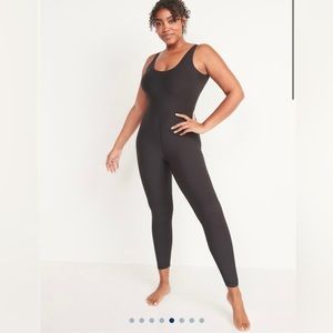 Old navy women’s jumpsuit, size medium never worn, army green color